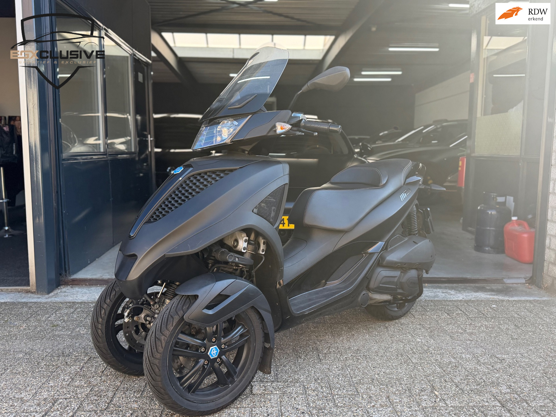 57201913